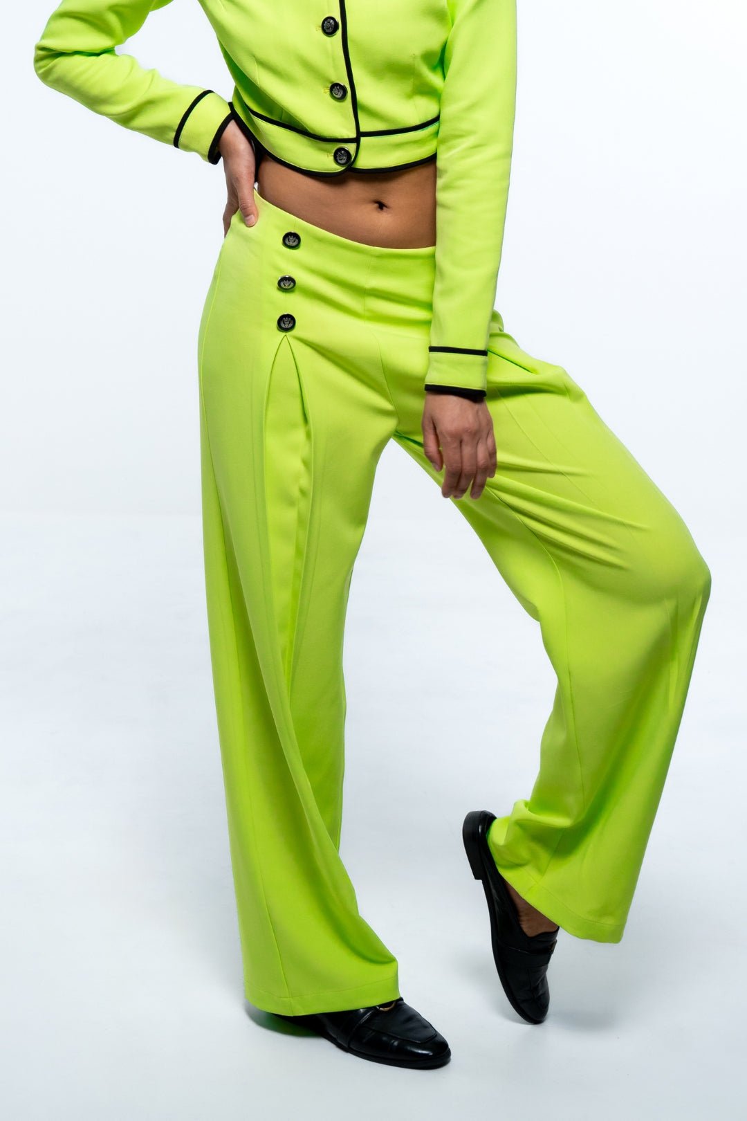NEON GREEN PANTS WITH INVERTED PLEATES AND BLACK BUTTON - Sotbella