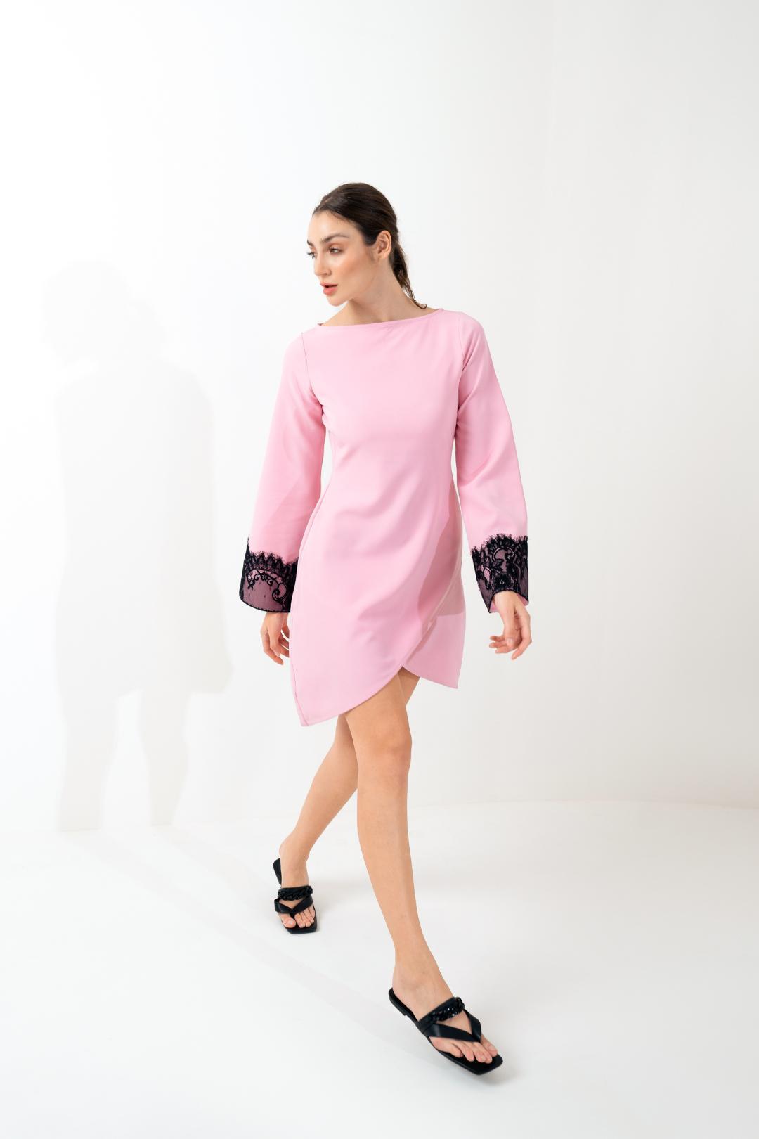 PINK ASSYMETRICAL DRESS WITH LACE DETAIL - Sotbella